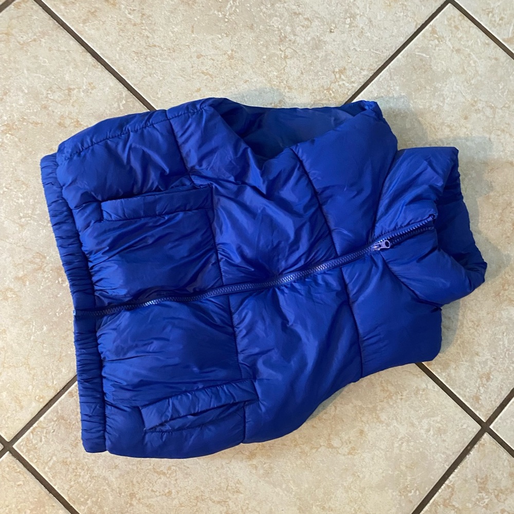 blue short jacket
